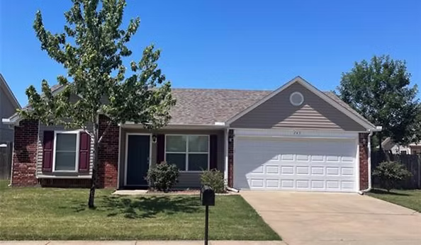 243 W Fairlane Place in Sapulpa, OK